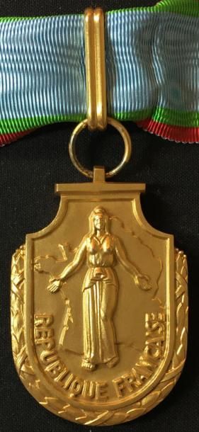 null Ordre du Mérite Touristique, fondé en 1949, bijou de commandeur signé Poillerat...