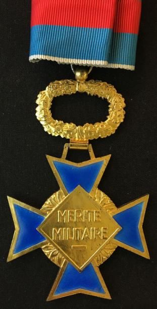 null Ordre du Mérite Militaire, fondé en 1957, bijou de commandeur signé Delannoy...