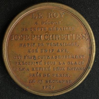 null 1785. Médaille de récompense au profil de Louis XVI à droite par Du Vivier,...