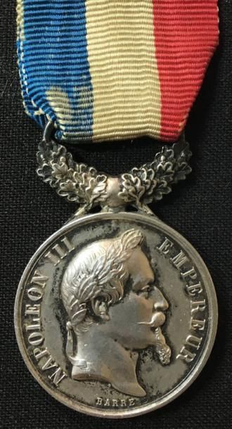 null Second Empire, médaille d'honneur de 2e classe en argent au profil de Napoléon...