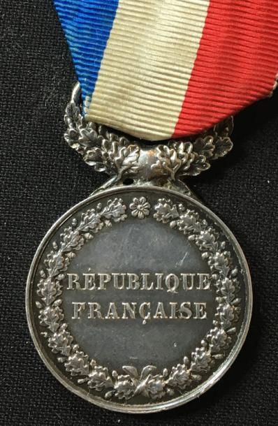 null IIIe République, médaille d'honneur de 2e classe en argent, avers figurant la...