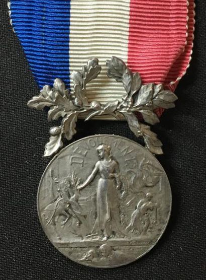 null IIIe République, médaille d'honneur 2e classe en argent, du dernier type, à...