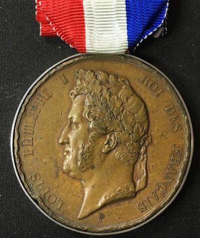 null Monarchie de Juillet, médaille d'honneur en bronze, même type, attribution frappée...