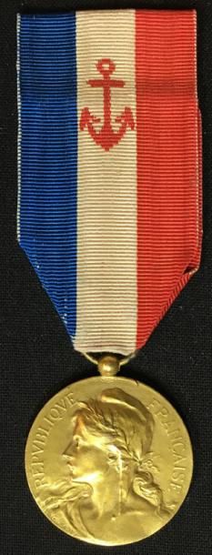 null IIIe République, médaille d'honneur classe vermeil en bronze doré, au profil...