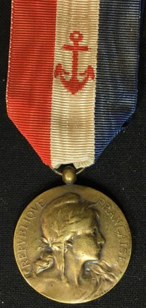 null IIIe République, Marine Marchande, médaille d'honneur en bronze au profil de...