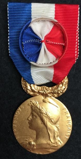 null IIIe République, médaille d'honneur de 1re classe or, en vermeil, au profil...