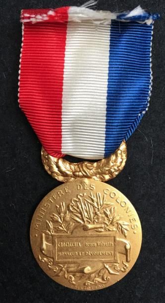 null IIIe République, médaille d'honneur de 1re classe or, en vermeil, au profil...