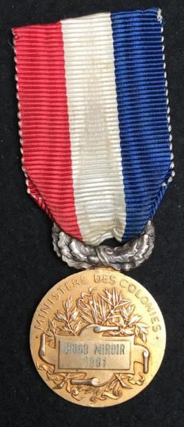 null IIIe République, médaille d'honneur de 2e classe or, en vermeil, même type par...