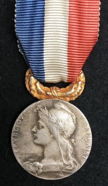 null IIIe République, médaille d'honneur de 1re classe en argent, même type par Roty,...
