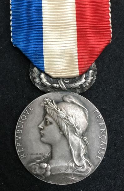 null IIIe République, médaille d'honneur de 2e classe en argent, même type par Roty,...