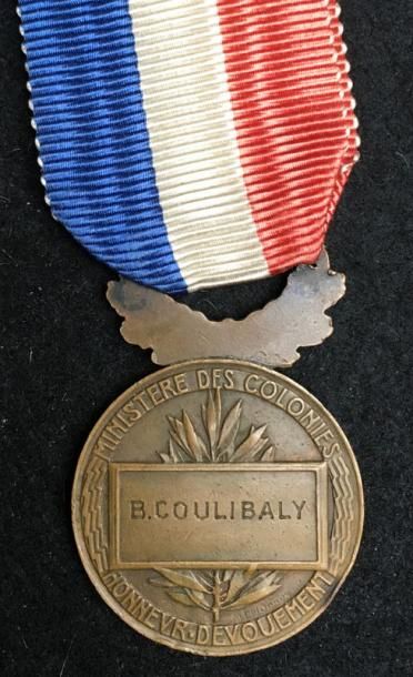 null IIIe République, médaille d'honneur en bronze au profil de la République à droite...