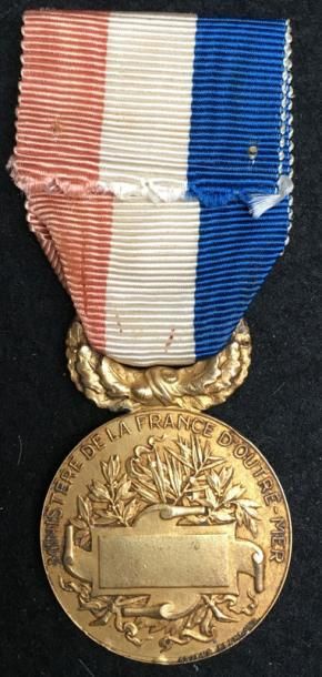 null IVe République, médaille d'honneur de 1re classe or, en vermeil, au profil de...