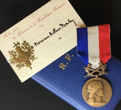 null Médaille d'honneur des Affaires Étrangères à titre militaire du deuxième type...