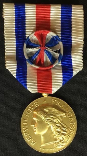 null Ministère de la Défense Nationale, médaille d'honneur du Service de Santé militaire,...