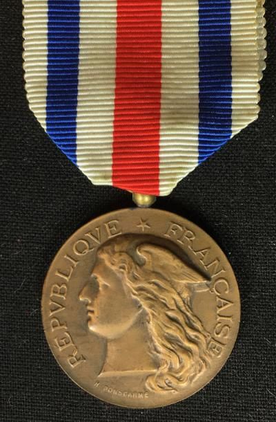 null Ministère des Armées, médaille d'honneur du Service de Santé des Armées, médaille...