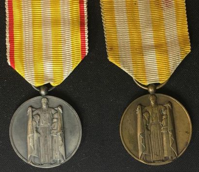 null Médaille d'honneur de l'Assistance publique, lot de deux médailles du deuxième...