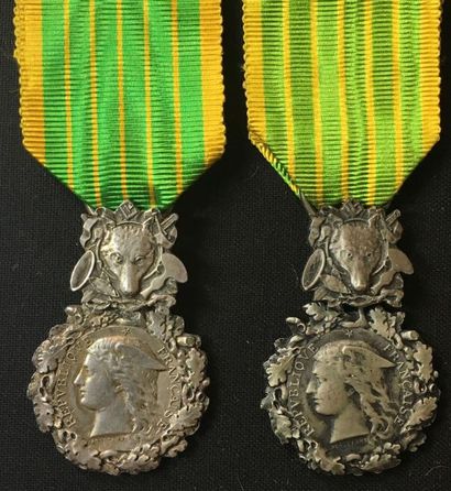 null Médaille d'honneur des Eaux et Forêts, lot de deux médailles : une du deuxième...