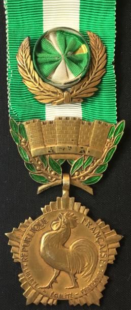 null Médaille d'honneur Départementale et Communale, créée en 1945, médaille d'or...