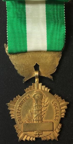 null Médaille d'honneur Départementale et Communale, créée en 1945, médaille d'or...