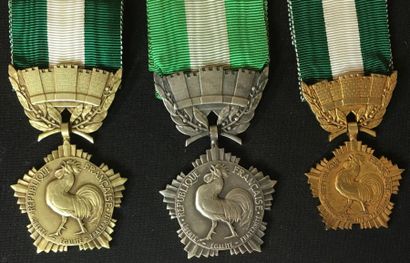 null Médaille d'honneur Départementale et Communale, lot de trois médailles : deux...