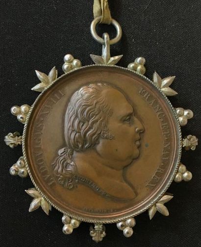 null Restauration - Médaille des Instituteurs en bronze au profil de Louis XVIII,...