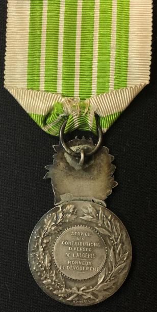 null Médaille d'honneur des Contributions diverses d'Algérie, créée en 1907, en argent...