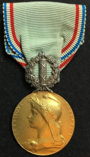 null Ministère des Colonies, médaille d'honneur Pénitentiaire coloniale en or, petite...