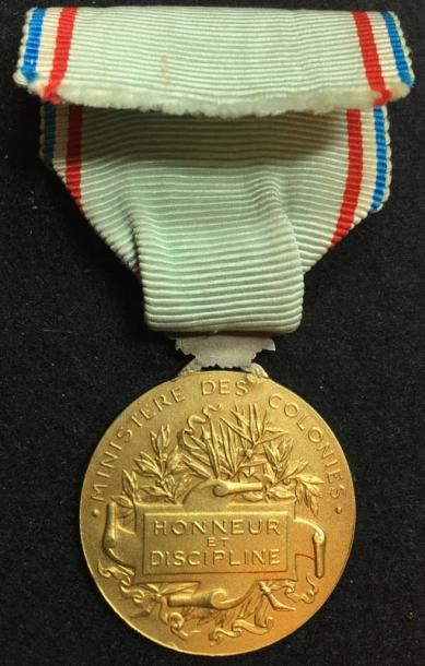 null Ministère des Colonies, médaille d'honneur Pénitentiaire coloniale en or, petite...