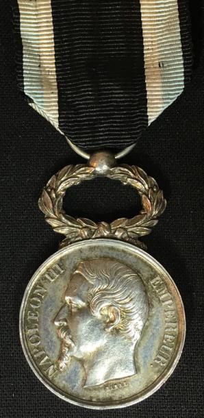 null Médaille d'honneur de la Mutualité en argent, créée en 1852, au profil de Napoléon...