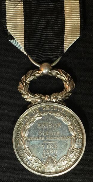 null Médaille d'honneur de la Mutualité en argent, créée en 1852, au profil de Napoléon...