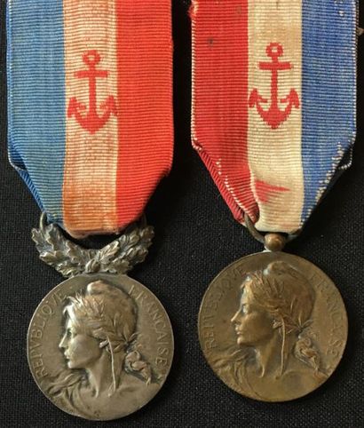 null Ministère de la Marine, groupe de deux médailles des Épidémies par Marey : une...