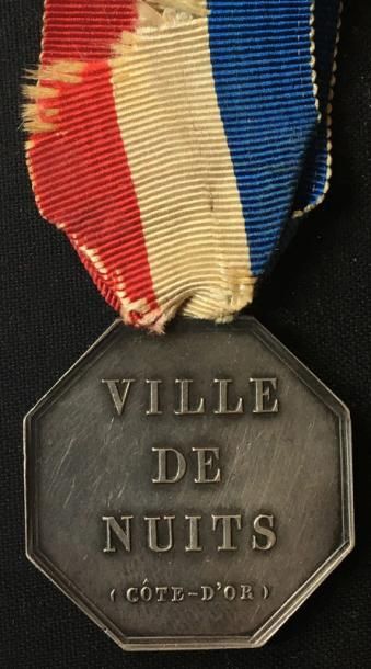 null Sapeurs-pompiers de Nuits (Côte d'Or), médaille octogonale en argent, attribution...