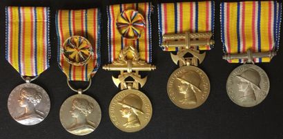 null Médaille d'honneur des Sapeurs-Pompiers, créée en 1900, lot de cinq médailles...