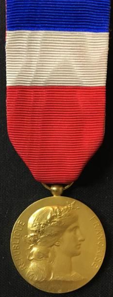 null Médaille d'honneur du travail du Ministère de la Guerre pour l'Armée de Terre,...