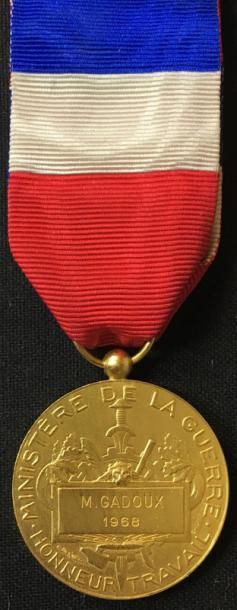 null Médaille d'honneur du travail du Ministère de la Guerre pour l'Armée de Terre,...