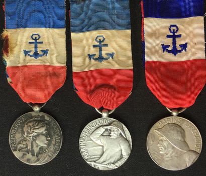 null Médaille d'honneur des Marins du Commerce, créée en 1901, lot de trois médailles...
