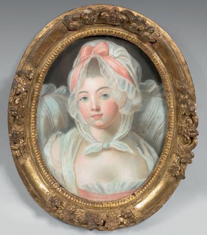 École FRANÇAISE du XVIIIe siècle 
Portrait de jeune femme au fichu
Pastel.
41 x 31...