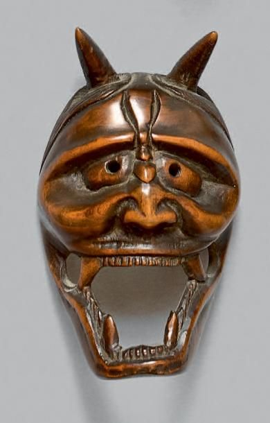 JAPON - Fin de l'époque Edo (1603-1868) Netsuke en buis, petit modèle de masque de...