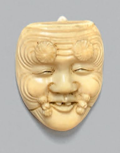 JAPON - Fin de l'époque Edo (1603-1868) Netsuke en ivoire, petit modèle de masque...