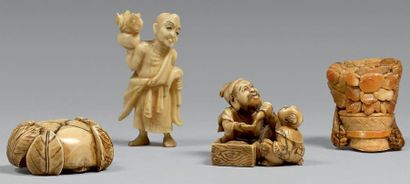 JAPON - Epoque MEIJI (1868-1912) Petit okimono dans le style des netsuke, homme préparant...