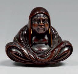 JAPON - Fin de l'époque Edo (1603-1868) Netsuke en bois, Daruma assis en tailleur,...