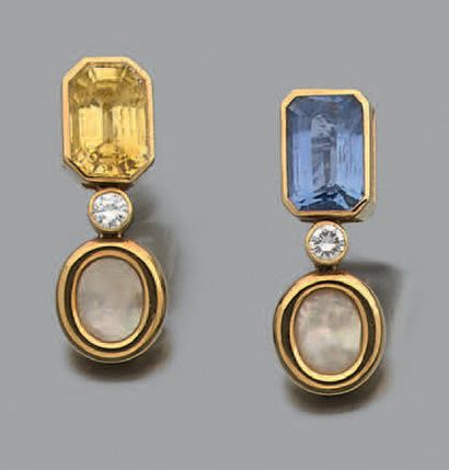 ELDE Paire de pendants d'oreille en or jaune 750 millièmes ornés d'un motif ovale...