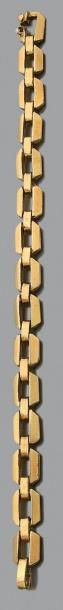 null Bracelet articulé en or jaune 585 millièmes, les maillons rectangulaires.
Longueur:...