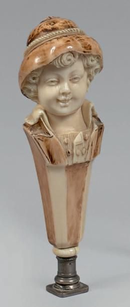 null Cachet à manche d'ivoire sculpté d'une tête d'enfant en gaine.
Vers 1900.
Hauteur:...