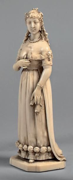 null Statuette représentant une élégante en robe longue en ivoire sculpté.
XIXe siècle.
Hauteur:...