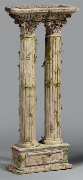 null Paire de colonnes à chapiteaux corinthiens en bois polychrome.
Hauteur: 50 ...