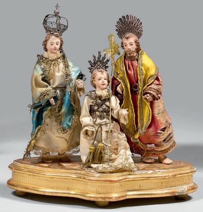 null Groupe en bois polychrome représentant la Sainte
Famille, couronnée.
Allemagne,...