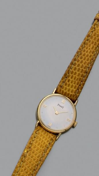 Piaget, signé et numéroté 507713 et 8055 Montre-bracelet de dame, la montre de forme...