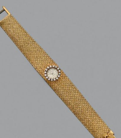 ROLEX Montre-bracelet de dame en or jaune 750 millièmes tressé et gravé. La montre...
