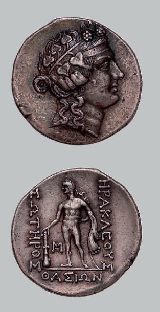 null Tétradrachme (180-150 av. J.-C.). 16,87 g.
Tête de Dionysos à droite, portant...